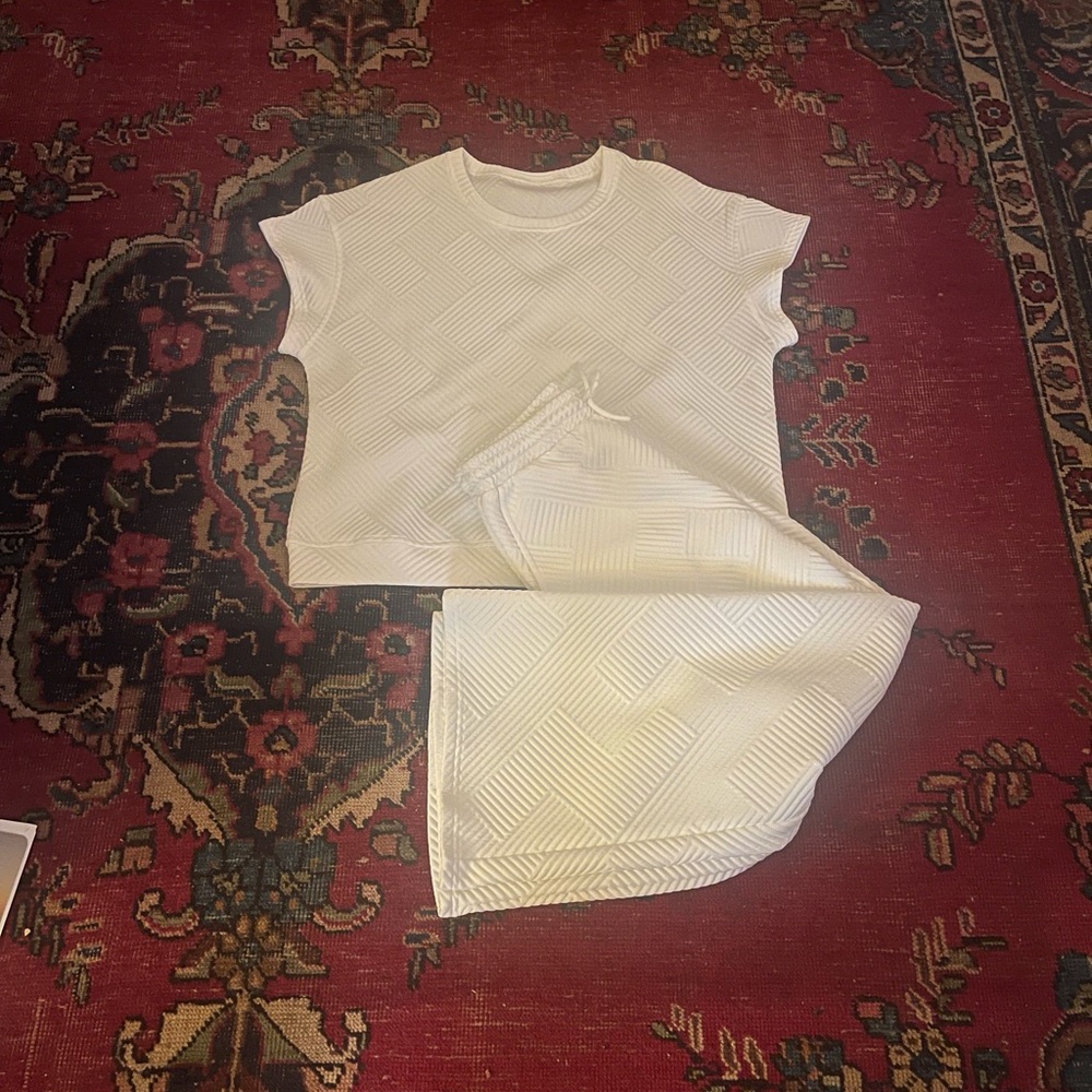 Chic White Two Piece outfit Women's Flare Crop Pants size Medium - Picture 2 of 10